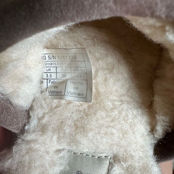 UGG slippers  - Picture 3 of 3